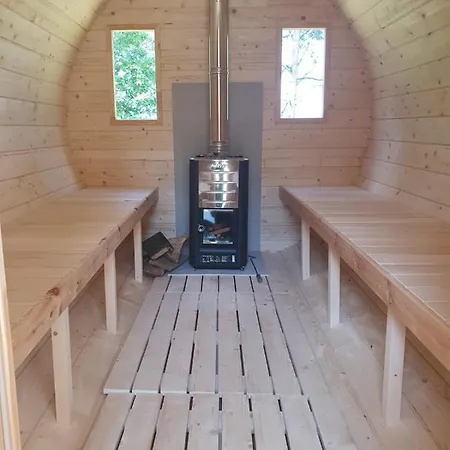 Nad Jeziorem Feriehus Dąbrówno