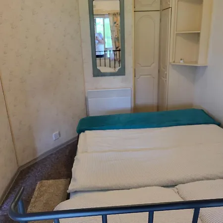 Nad Jeziorem Holiday home *